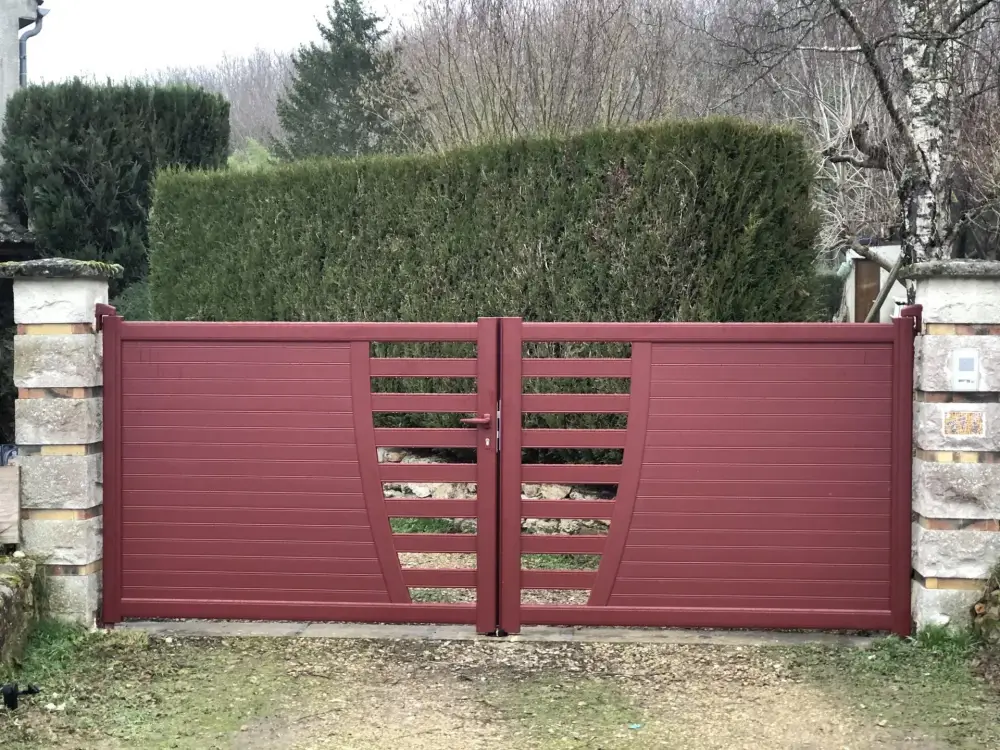 portail rouge battant