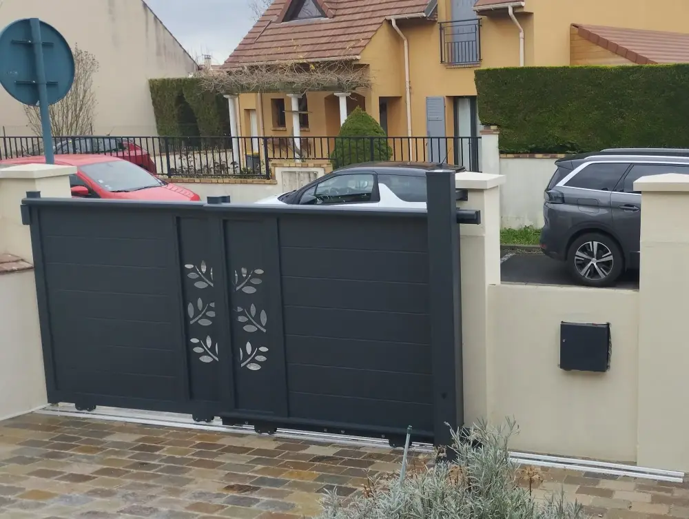 Portail téléscopique ALU modèle NEO VISION avec décors, RAL 7016