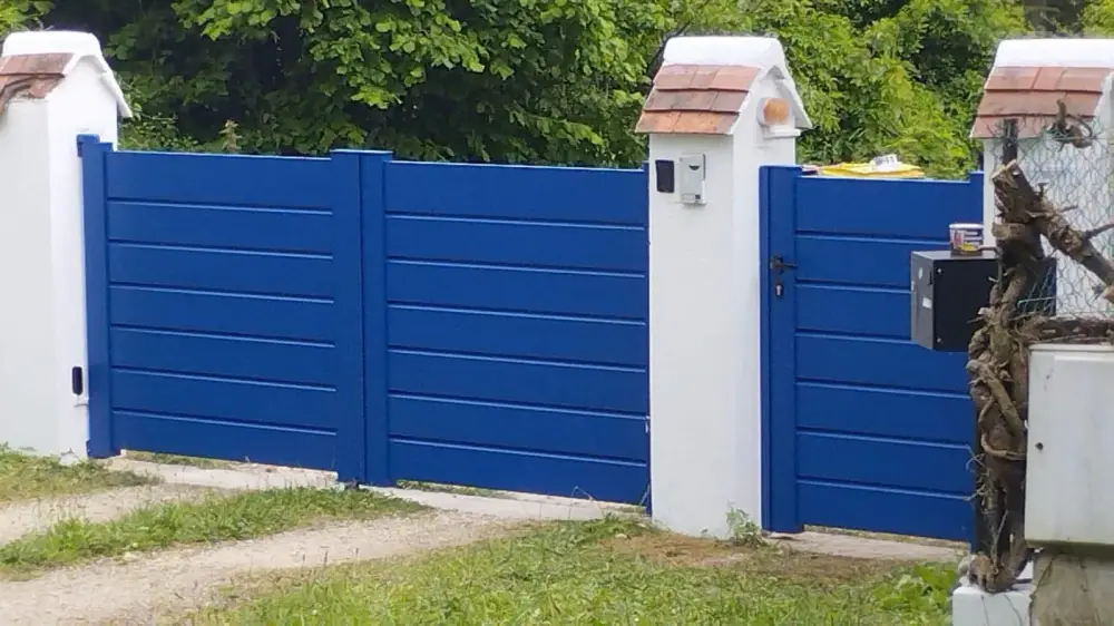 Portail ALU modèle STRONG PERSIENNE, RAL 5010