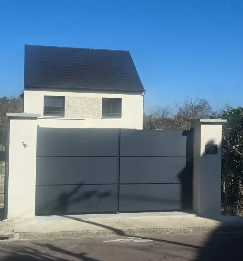 Portail en alu - modèle LOT (RAL7016)