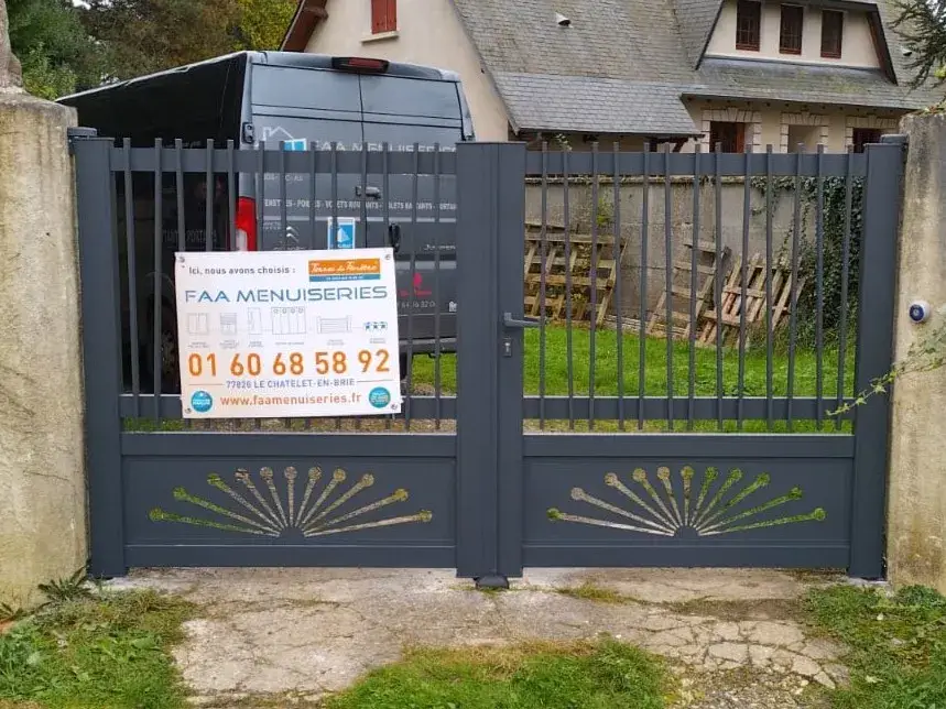 Portail en ALU modèle MARNE avec décor, RAL 7016