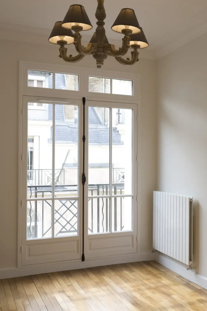 Porte-fenêtre en bois gamme Tradilouwebp