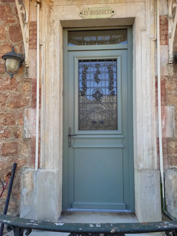 faa-menuiseries-porte-d-entree-bois-modele-montparnass