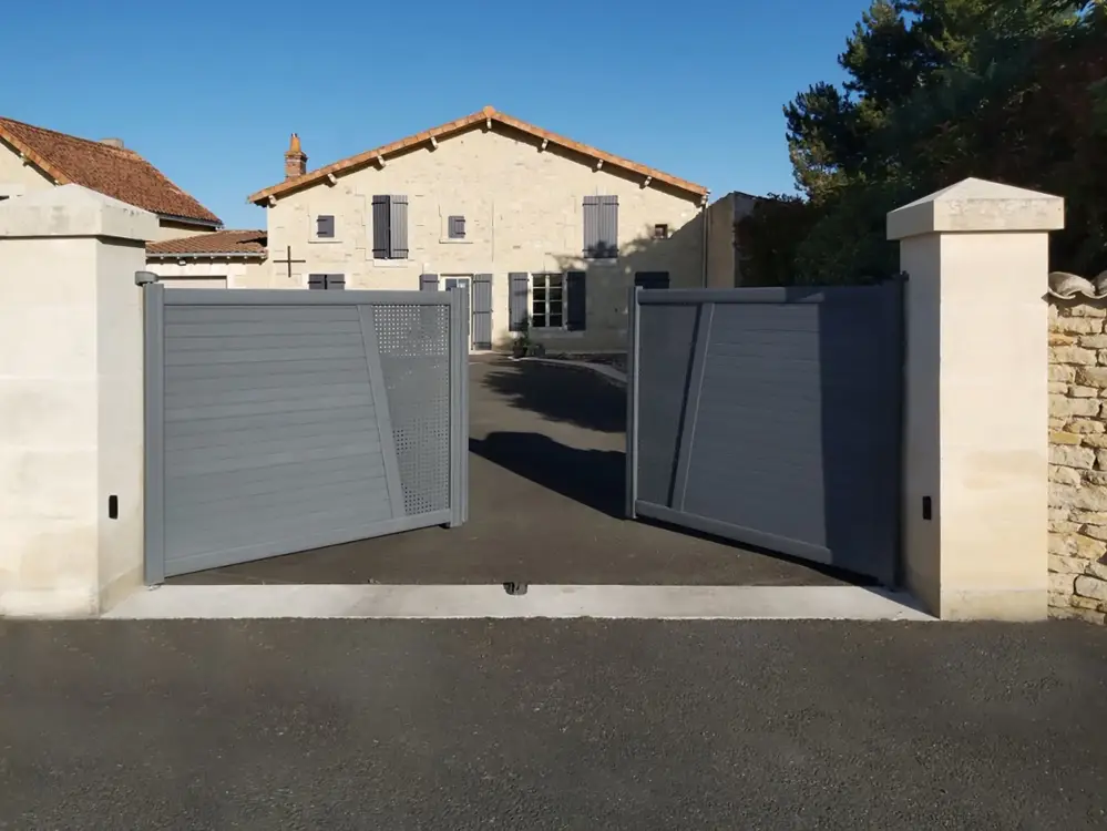 FAA Menuiseries - Portail en aluminium modèle MALINAO