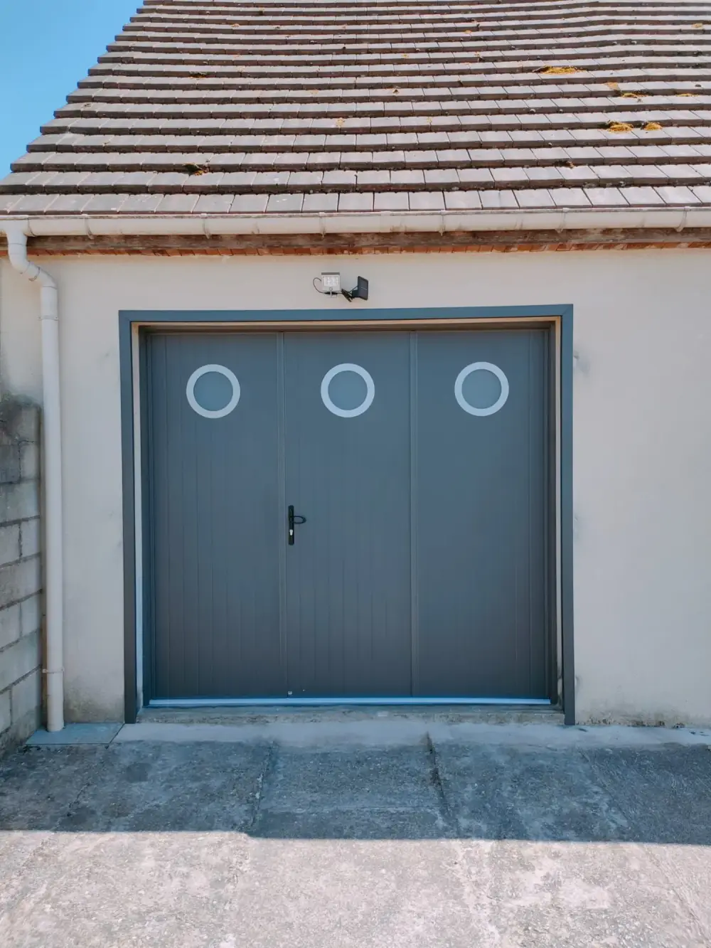 Faa Menuiseries - Porte de Garage en ALU - Gris 2900 Sablé