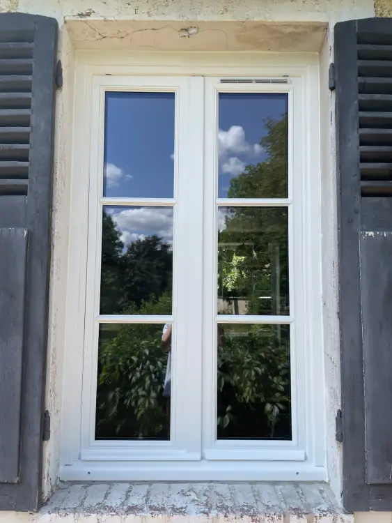 Fenêtre en bois 2 vantaux, petis-bois collés